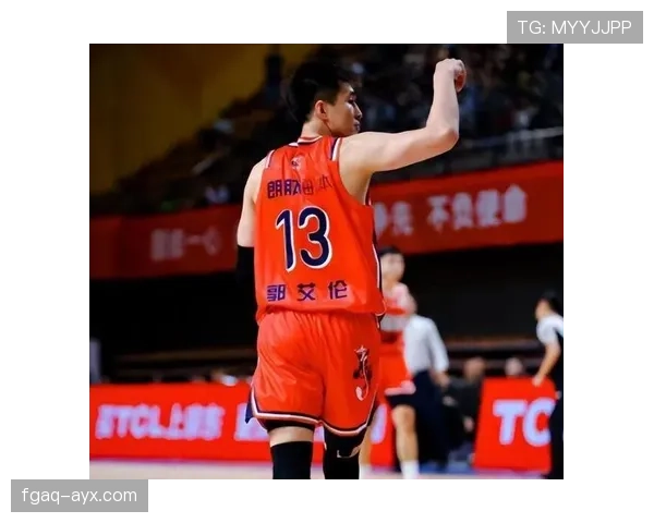 郭艾伦比赛里像拼命三郎，过家门口却能秒变沙发土豆？！